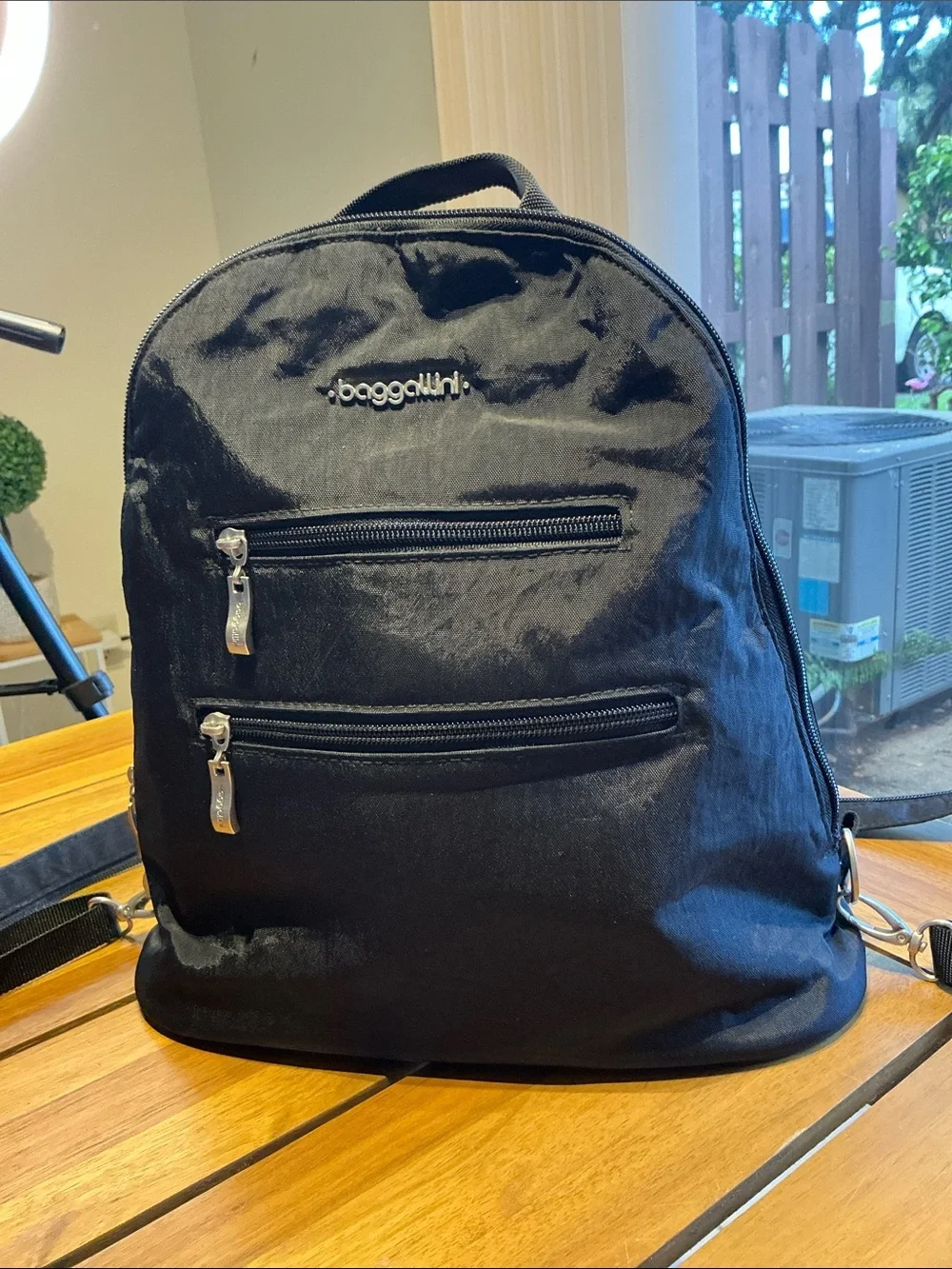 Black Men's Casual Backpack - Baggallini